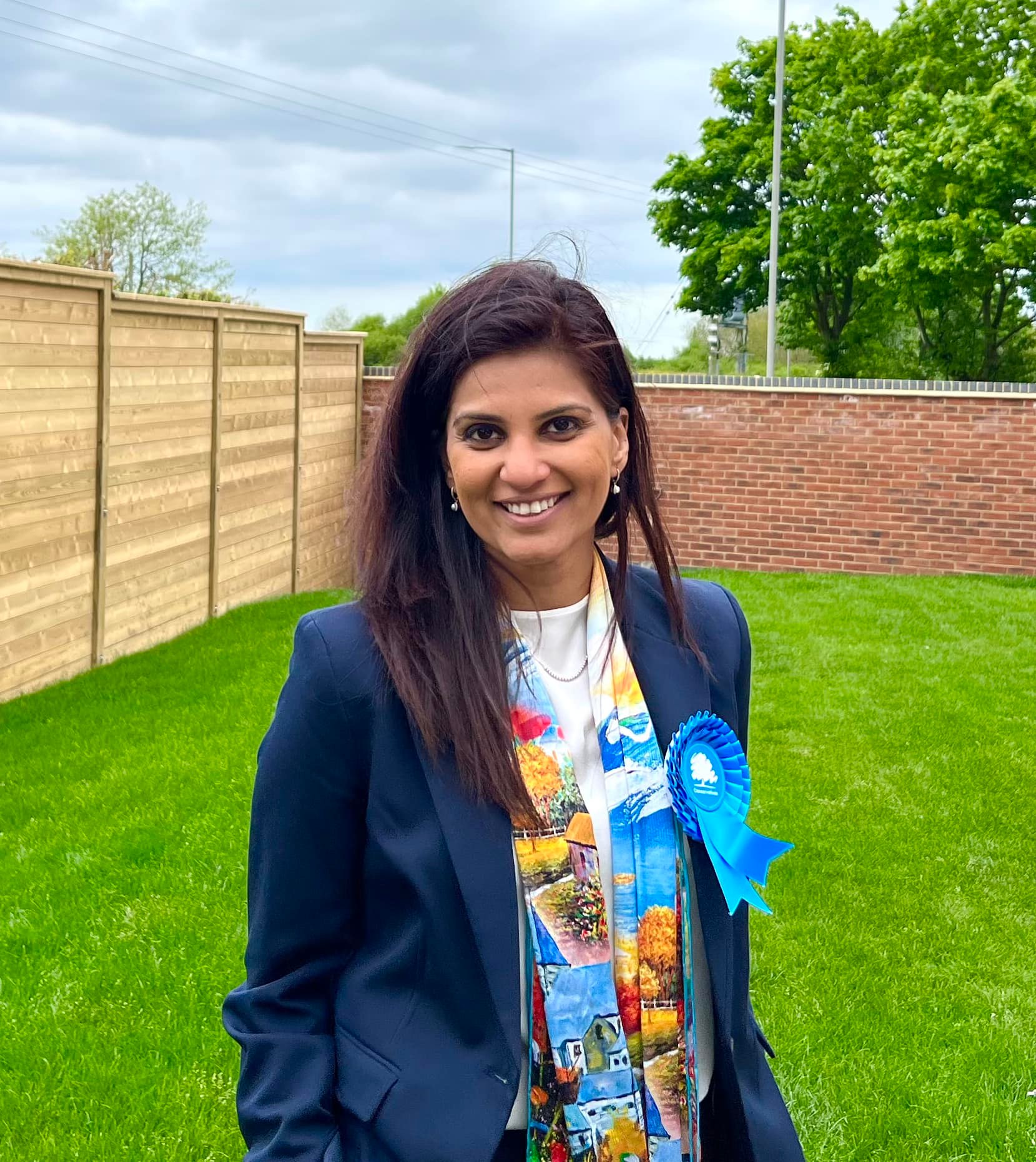 UVA Governor Muzammil's daughter,Shazna, elected councilor in UK - Colombo Times