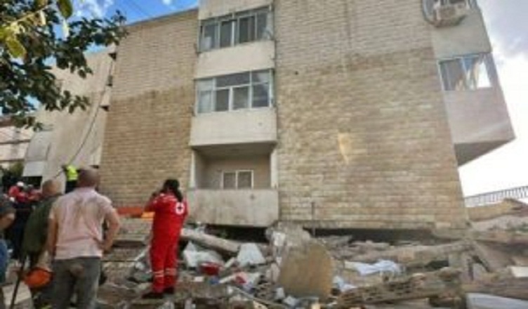 Body of a Sri Lankan woman recovered from the rubble of a collapsed ...